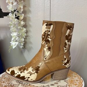 Pierre Dumas Brown and Cream Ankle Booties